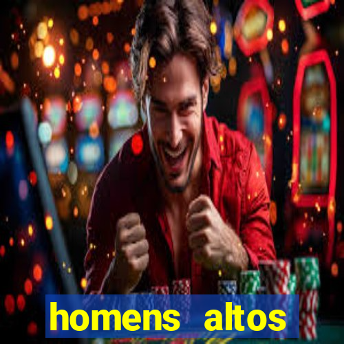 homens altos sarados pelados